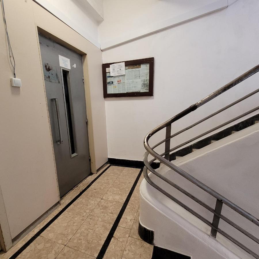 Anastasia Balcescu Apart 4 Self Check In Code From 2Pm Kitchen And Bedroom 布加勒斯特 外观 照片