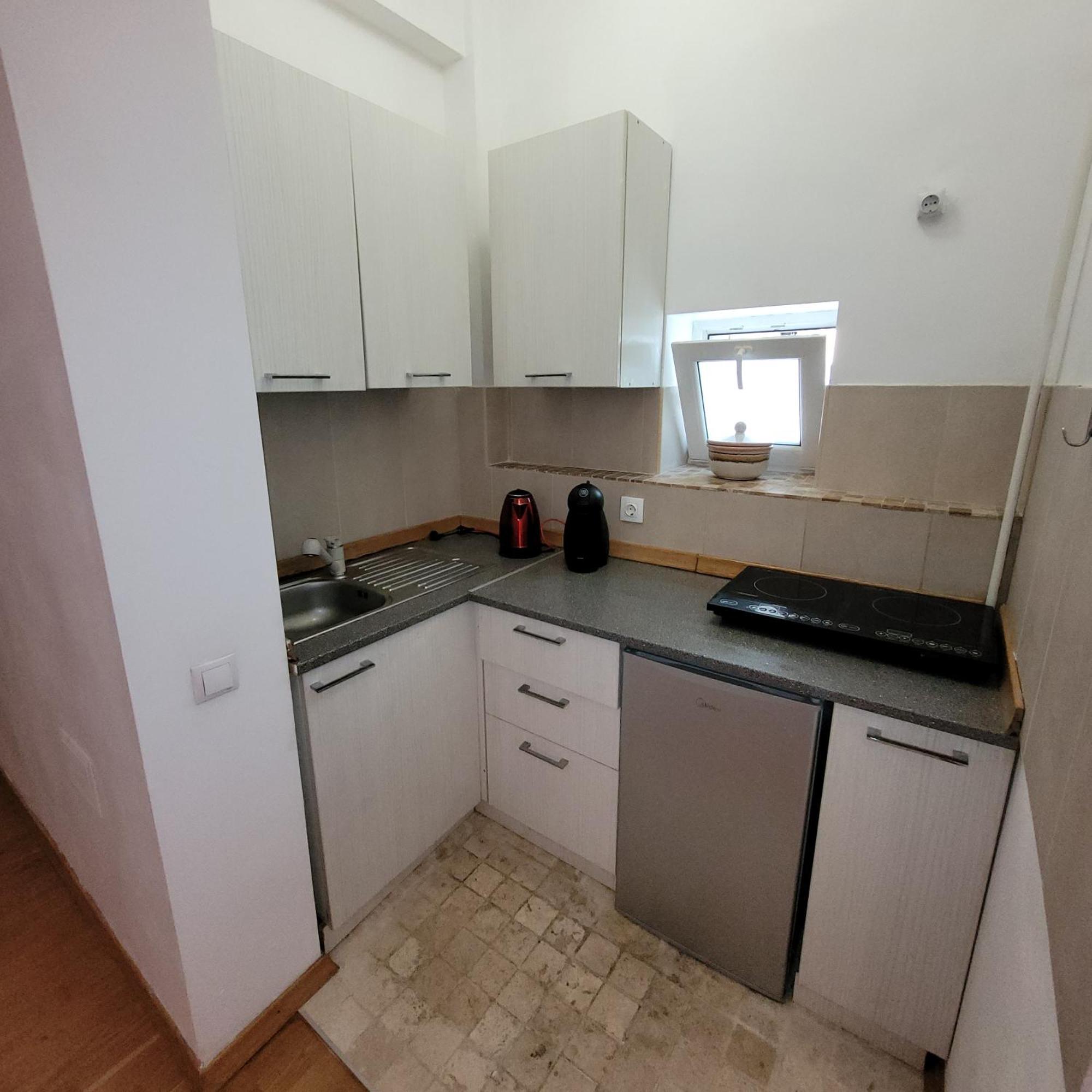 Anastasia Balcescu Apart 4 Self Check In Code From 2Pm Kitchen And Bedroom 布加勒斯特 外观 照片