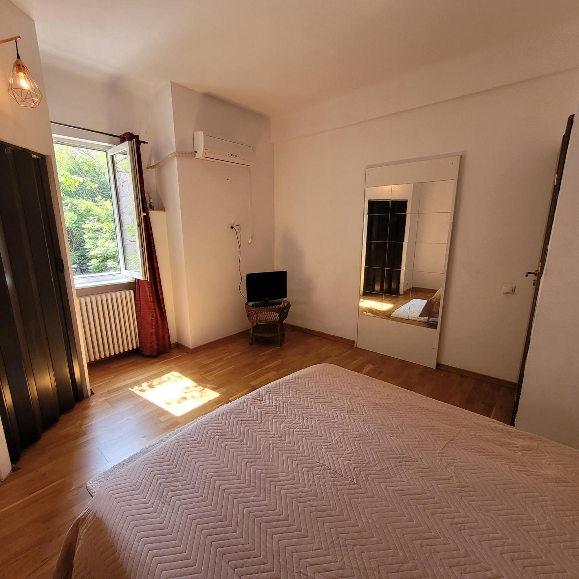 Anastasia Balcescu Apart 4 Self Check In Code From 2Pm Kitchen And Bedroom 布加勒斯特 外观 照片